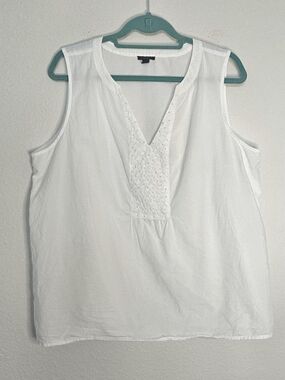 Ann Taylor White Sleeveless V-Neck Embroidered Tank